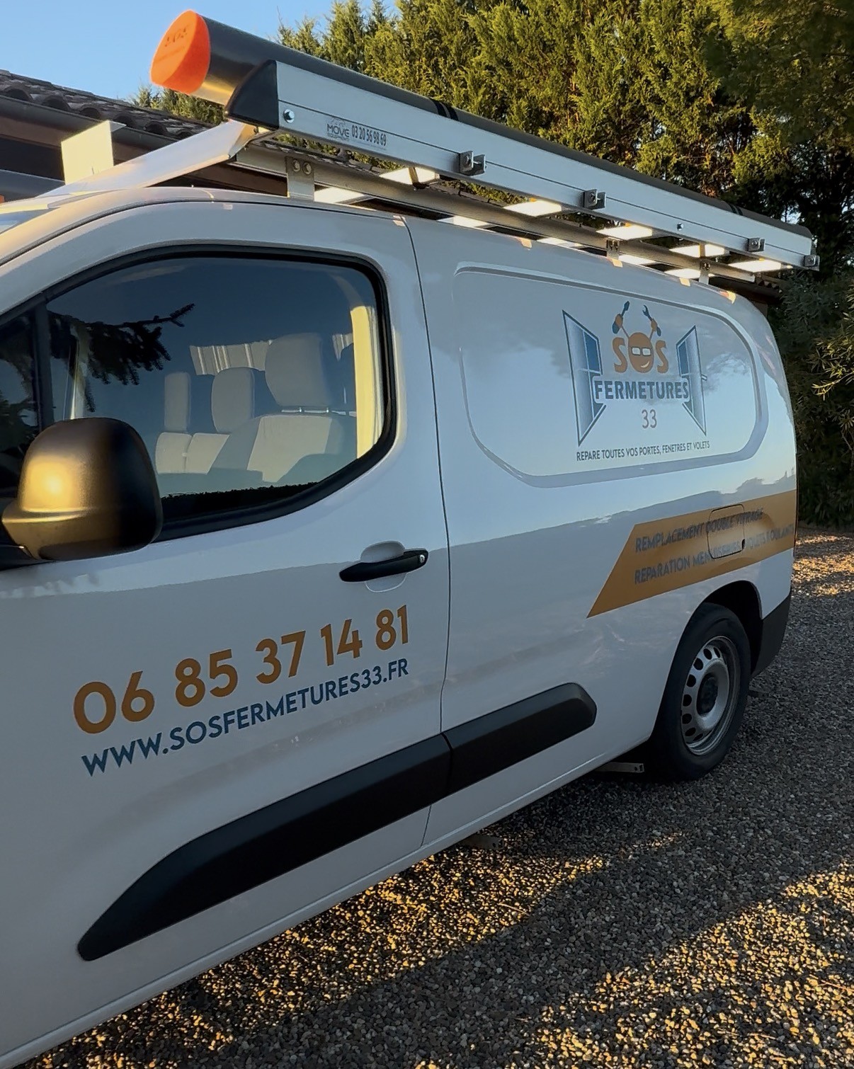 Marquage latéral sur fourgon professionnel