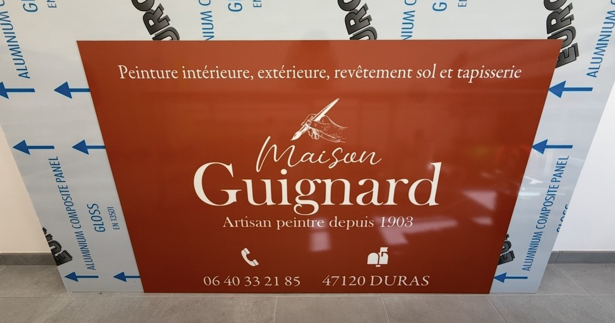 Panneau publicitaire orange Maison Guignard