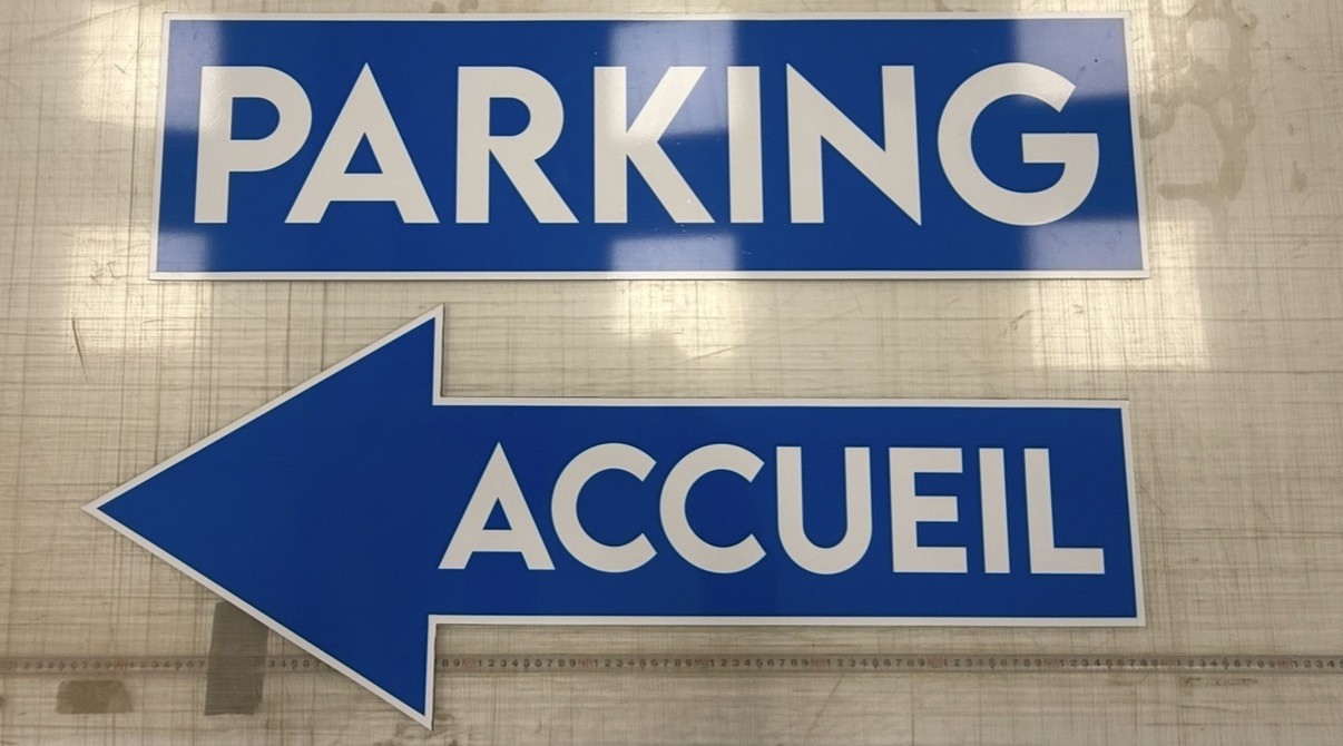 Flèches de signalétique Parking et Accueil