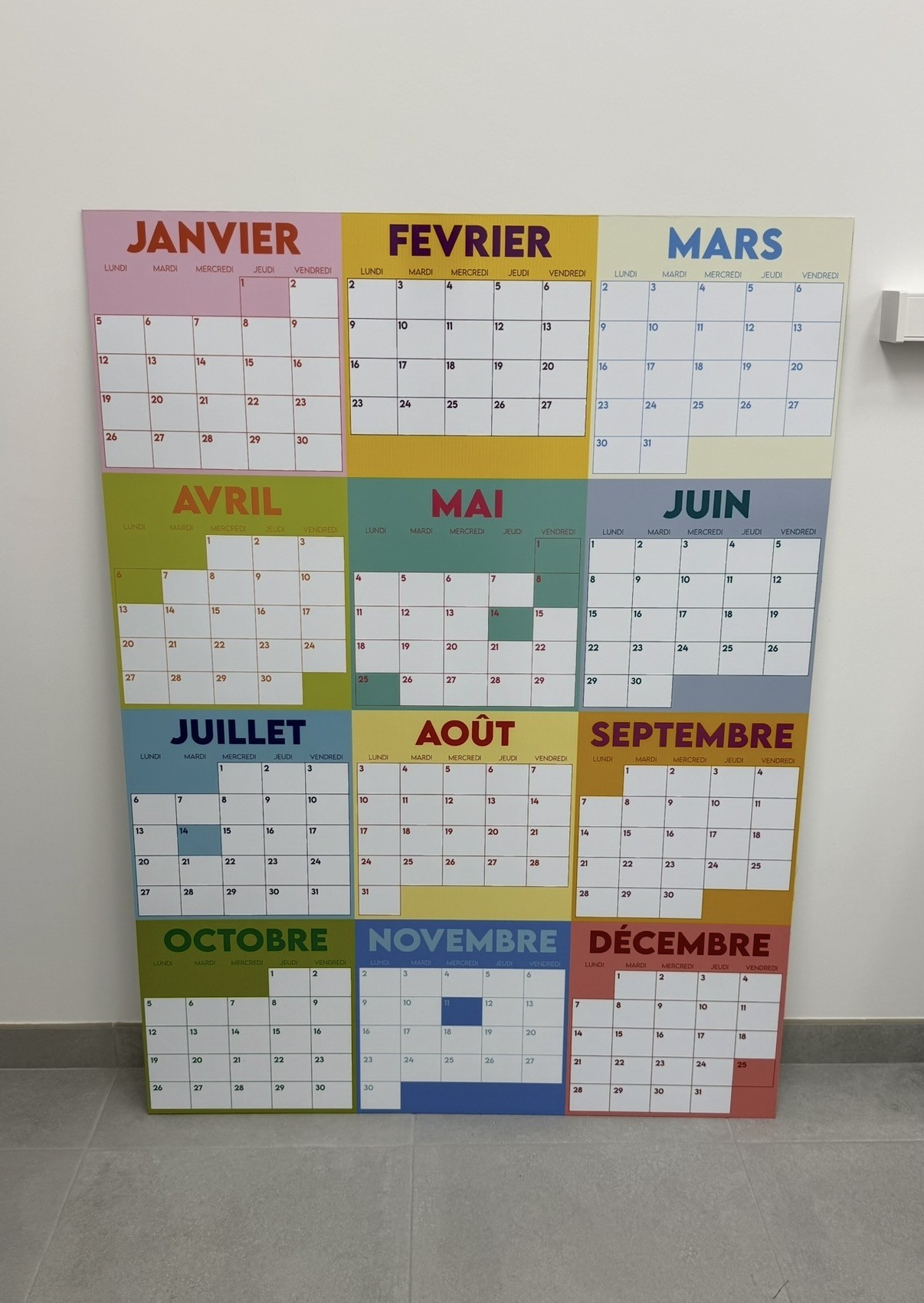 Calendrier annuel grand format imprimé sur panneau